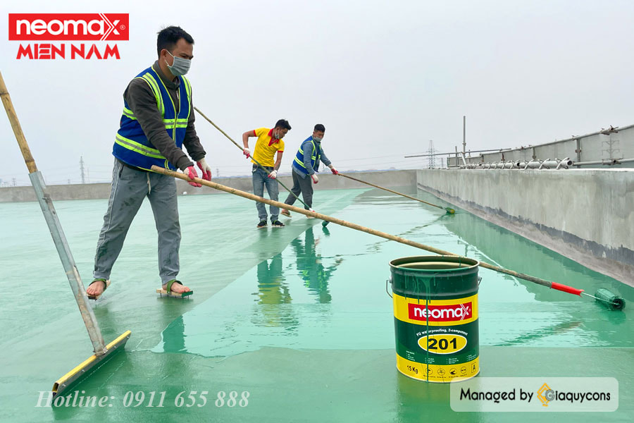Thợ thi công chống thấm sàn mái