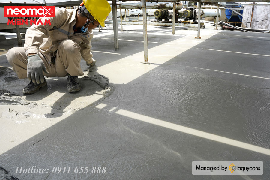 Thợ thi công chống thấm sàn mái