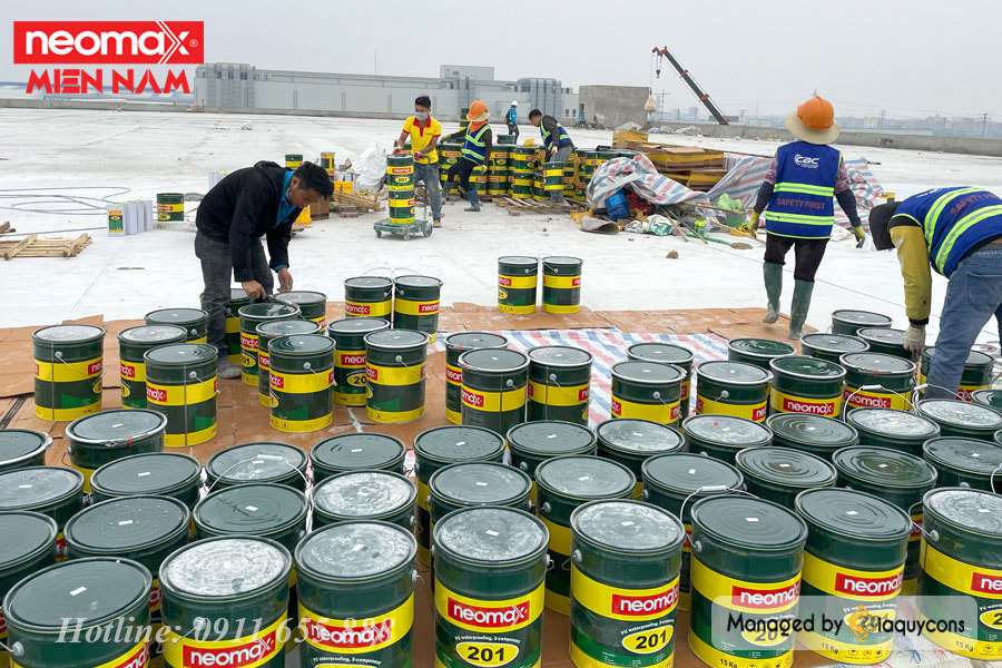 Thợ thi công chống thấm sân thượng