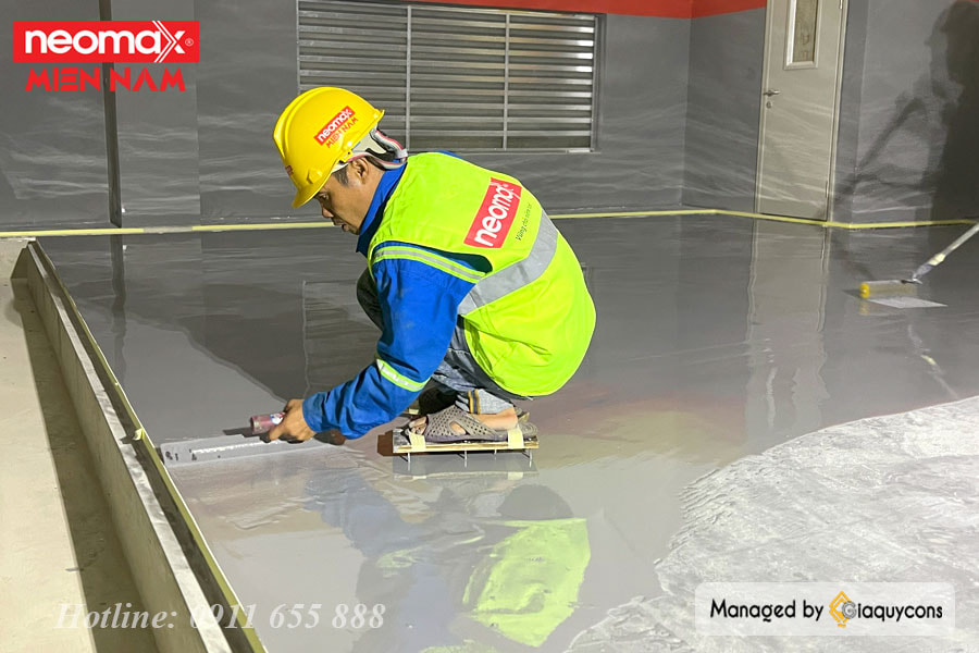 Thợ thi công nhà xưởng