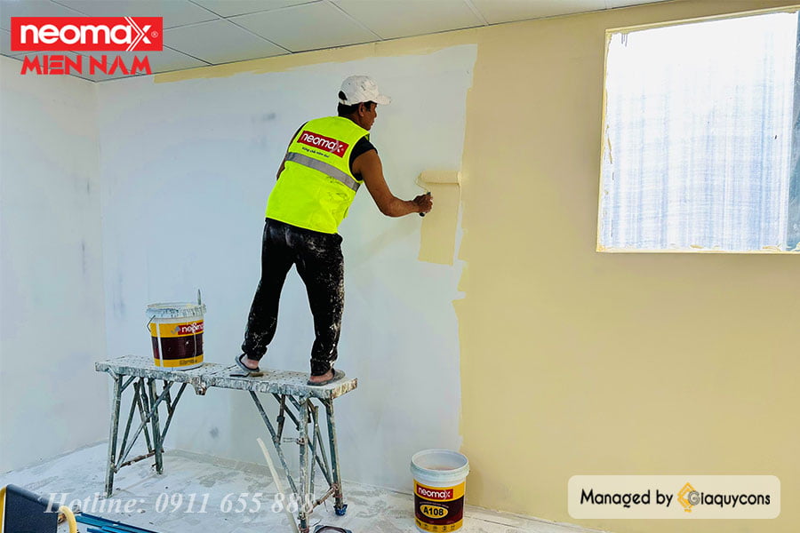 Xử lý chống thấm tường nhà chung cư bằng Neomax A108