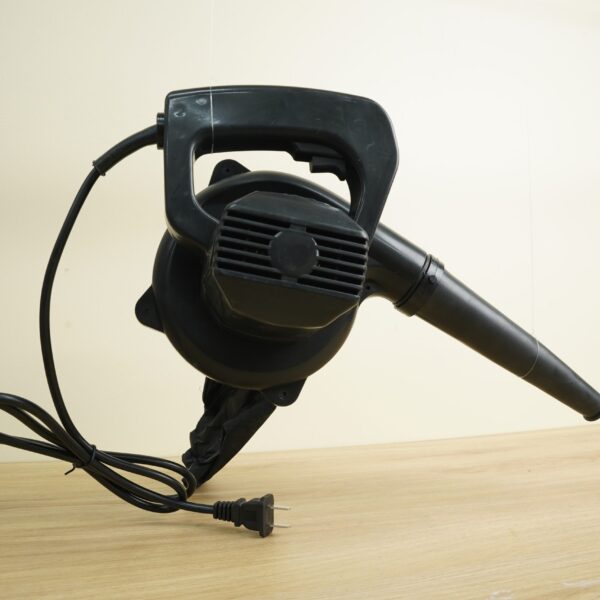 Máy thổi bụi màu đen