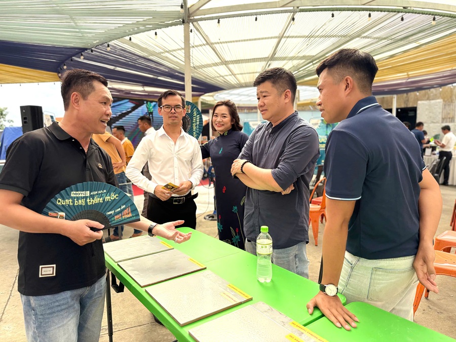 HỘI THẢO GIỚI THIỆU SẢN PHẨM MỚI CHỐNG THẤM UREA THI CÔNG NGUỘI - NEOMAX 390 HỘI THẢO GIỚI THIỆU SẢN PHẨM MỚI CHỐNG THẤM UREA THI CÔNG NGUỘI - NEOMAX 390