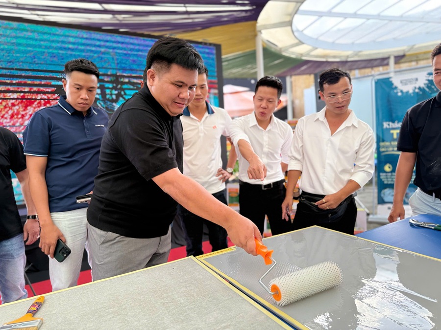 HỘI THẢO GIỚI THIỆU SẢN PHẨM MỚI CHỐNG THẤM UREA THI CÔNG NGUỘI - NEOMAX 390 HỘI THẢO GIỚI THIỆU SẢN PHẨM MỚI CHỐNG THẤM UREA THI CÔNG NGUỘI - NEOMAX 390