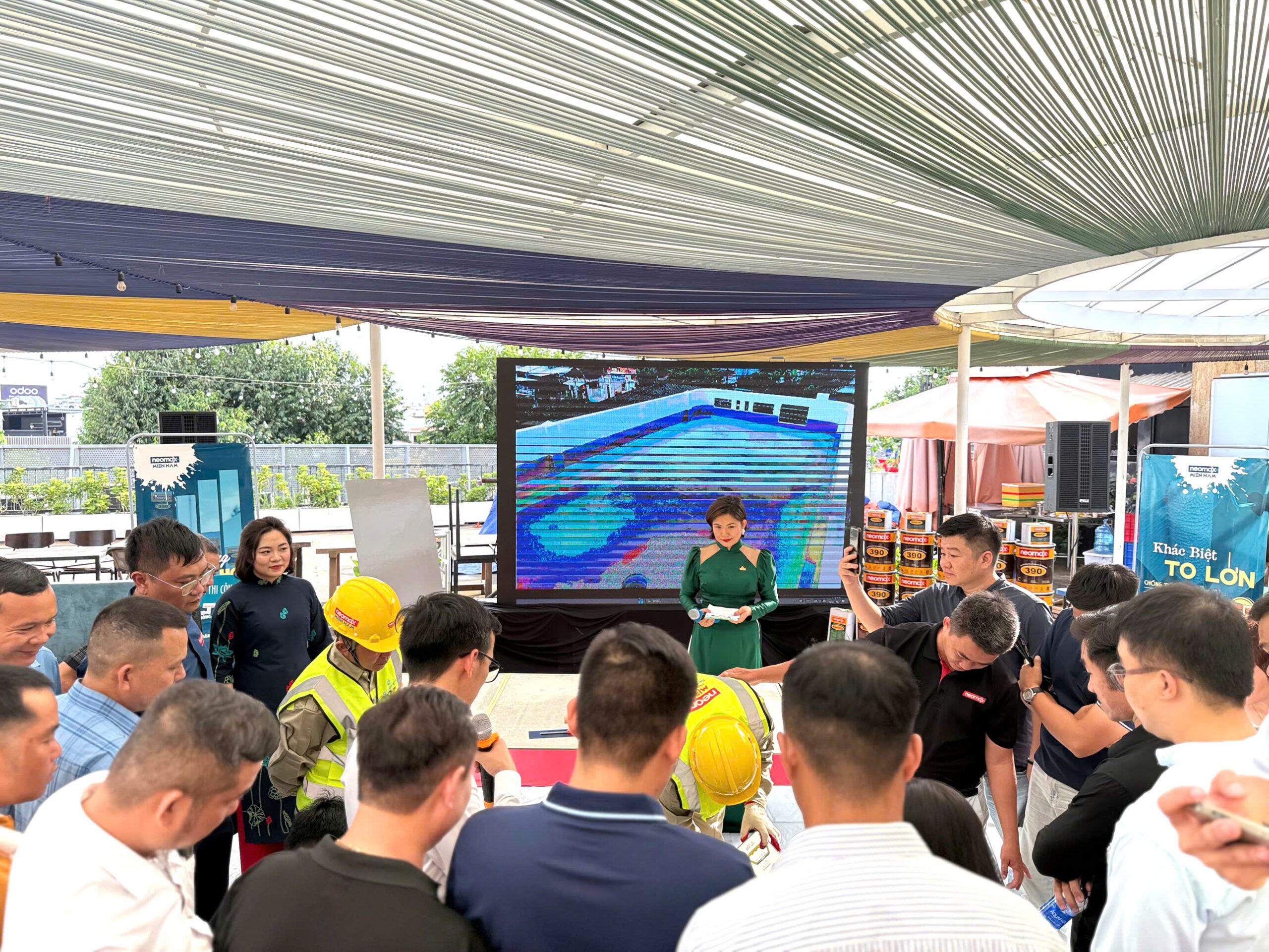 HỘI THẢO GIỚI THIỆU SẢN PHẨM MỚI CHỐNG THẤM UREA THI CÔNG NGUỘI - NEOMAX 390 HỘI THẢO GIỚI THIỆU SẢN PHẨM MỚI CHỐNG THẤM UREA THI CÔNG NGUỘI - NEOMAX 390