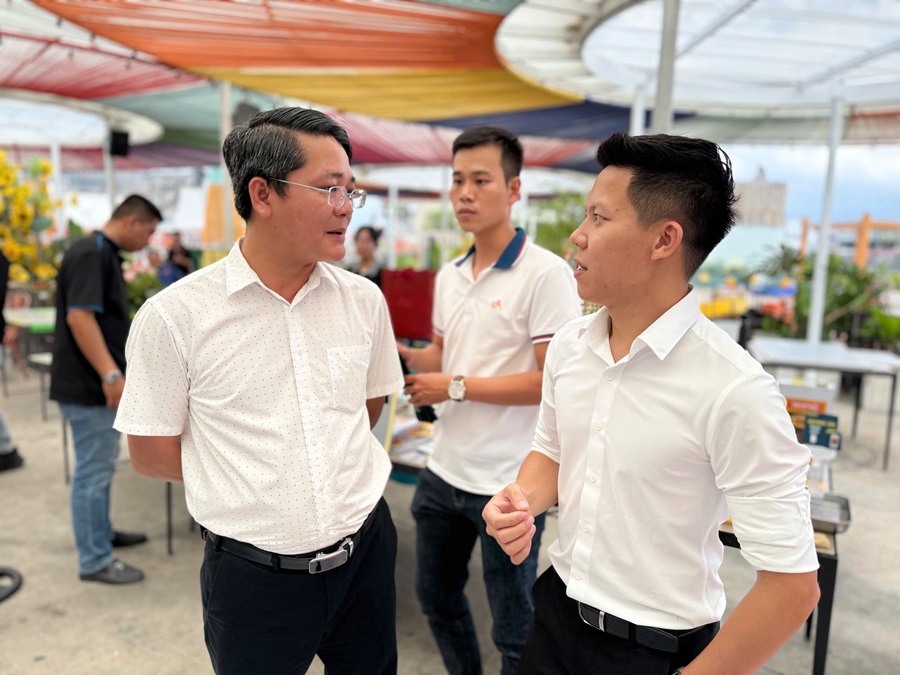 HỘI THẢO GIỚI THIỆU SẢN PHẨM MỚI CHỐNG THẤM UREA THI CÔNG NGUỘI - NEOMAX 390 HỘI THẢO GIỚI THIỆU SẢN PHẨM MỚI CHỐNG THẤM UREA THI CÔNG NGUỘI - NEOMAX 390