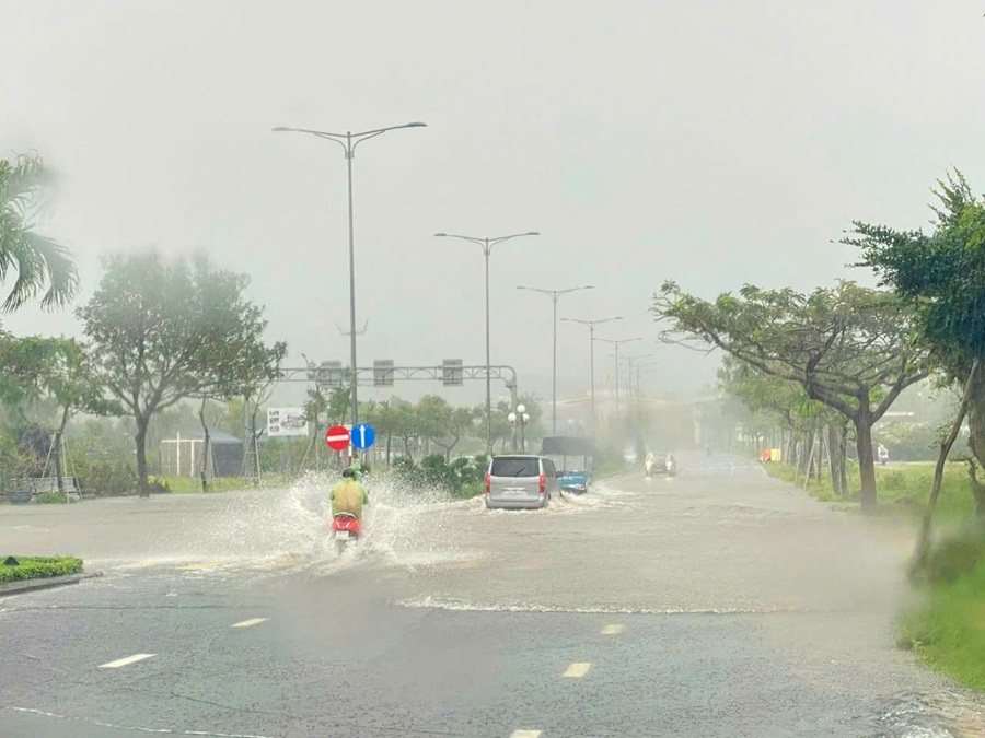 Mang ấm áp đến giữa mùa lũ - Miền Trung ơi cố lên